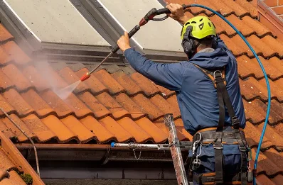 Démoussage et hydrofuge de toiture à Sierville